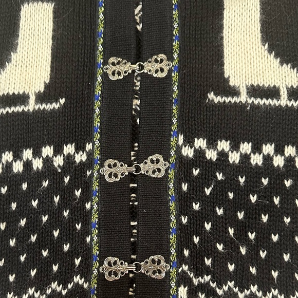 Skyr Winter Cardigan-Ice Skates-Size Medium 10/12 - Picture 2 of 6